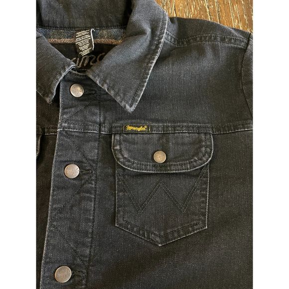 Wrangler Black Jean Jacket with Patterned Lining - Picture 13 of 16